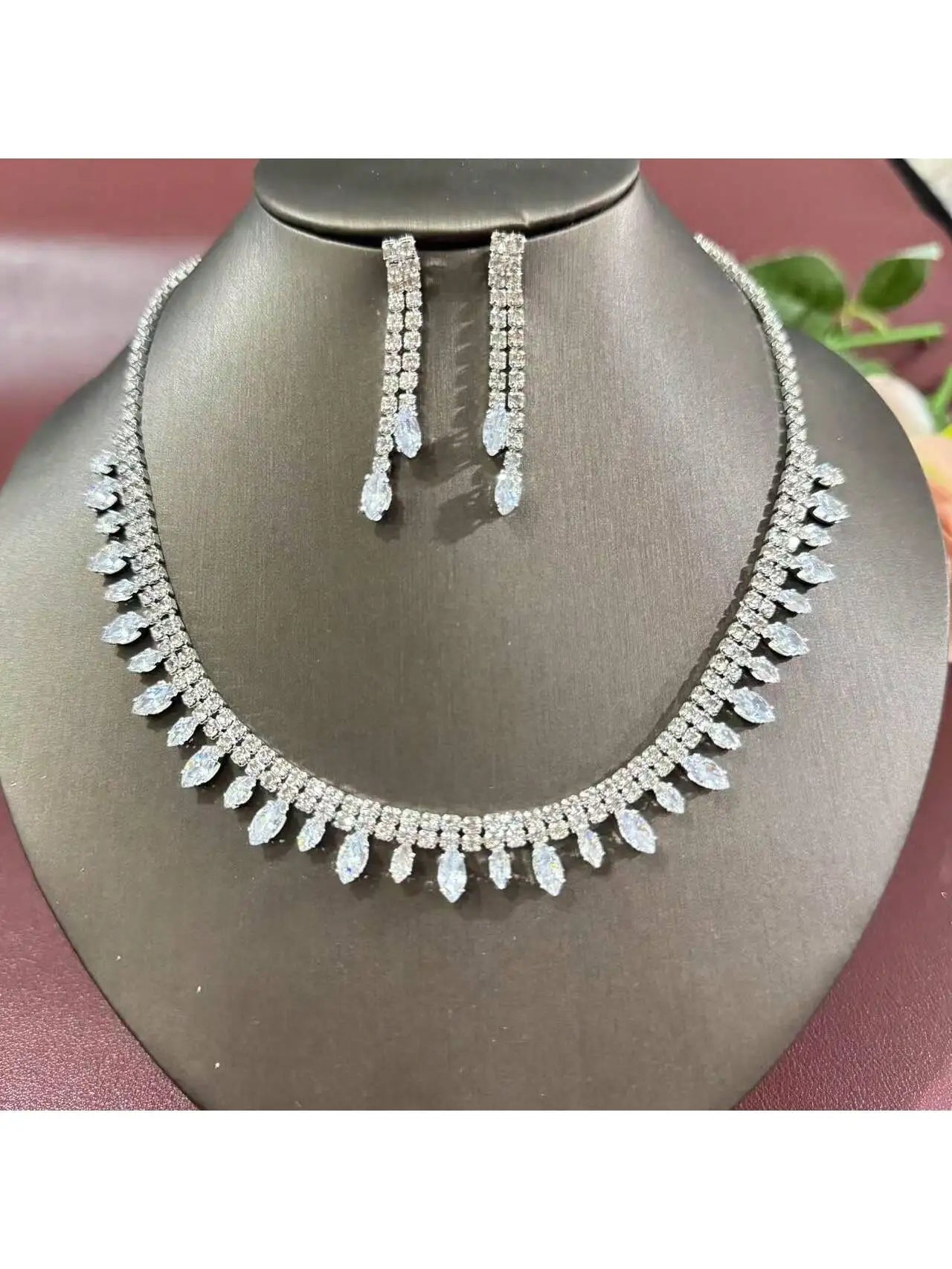 Luxury Jewelry Set for Women: Diamond Necklace + Earrings, Fashionably Elegant, Simple and Versatile, Perfect for Evening Partie