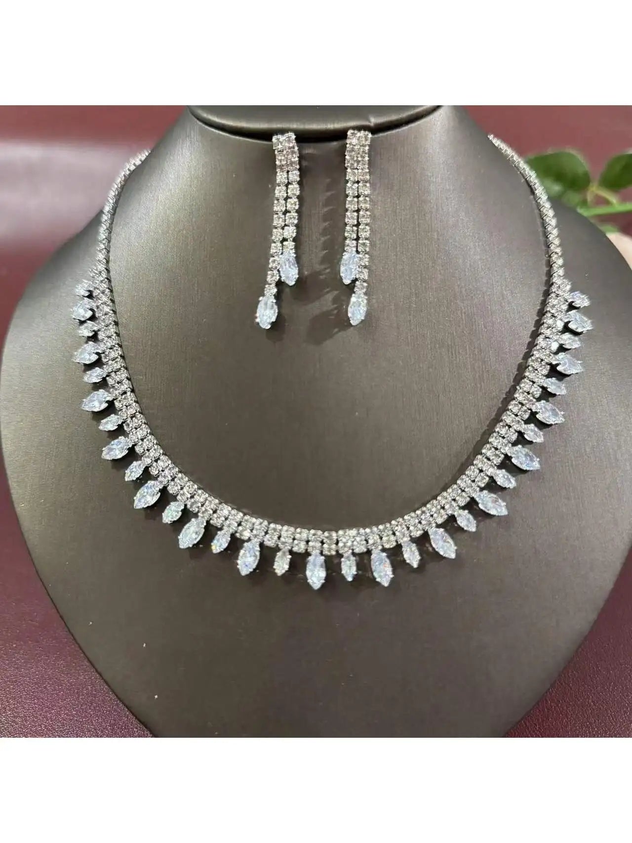 Luxury Jewelry Set for Women: Diamond Necklace + Earrings, Fashionably Elegant, Simple and Versatile, Perfect for Evening Partie